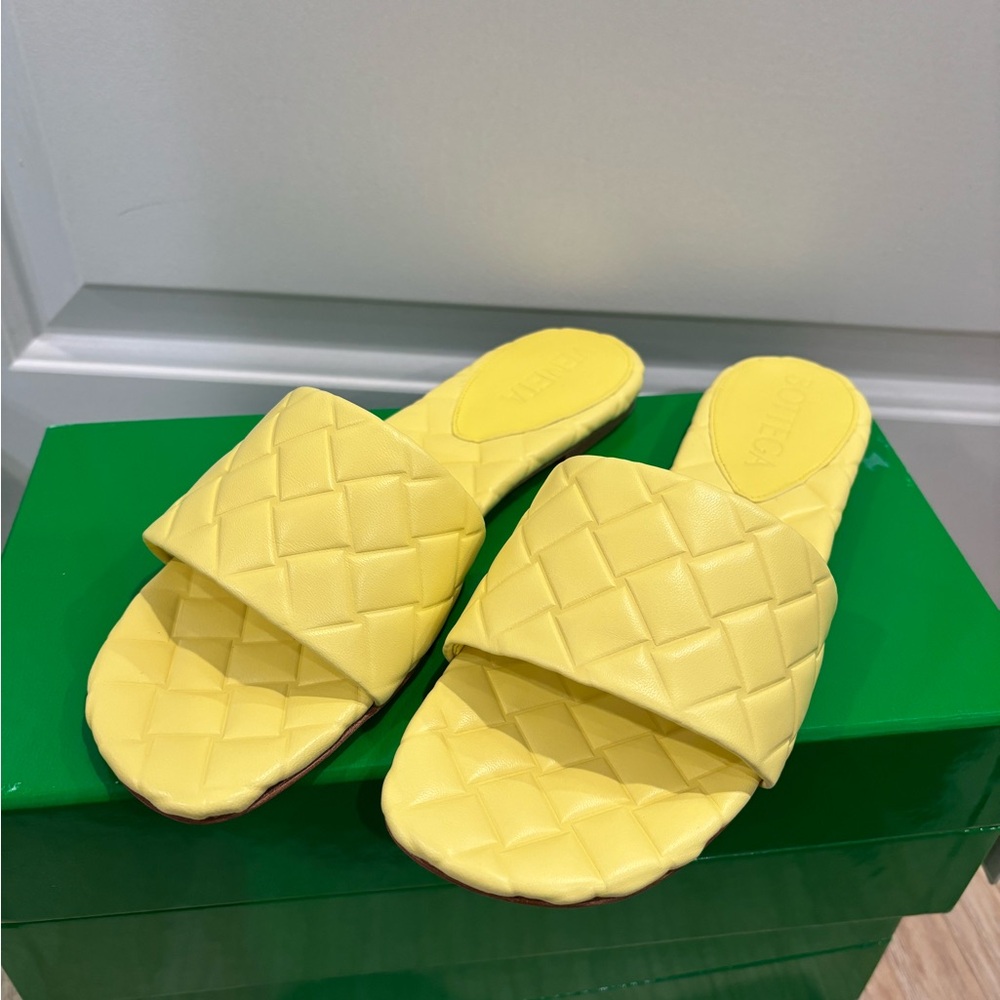 Bottega Veneta Amy Leather Sandals